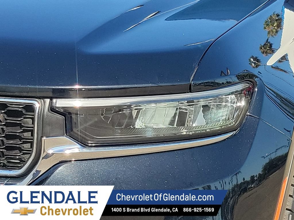 Used 2023 Jeep Grand Cherokee Laredo AWD/4WD image 16