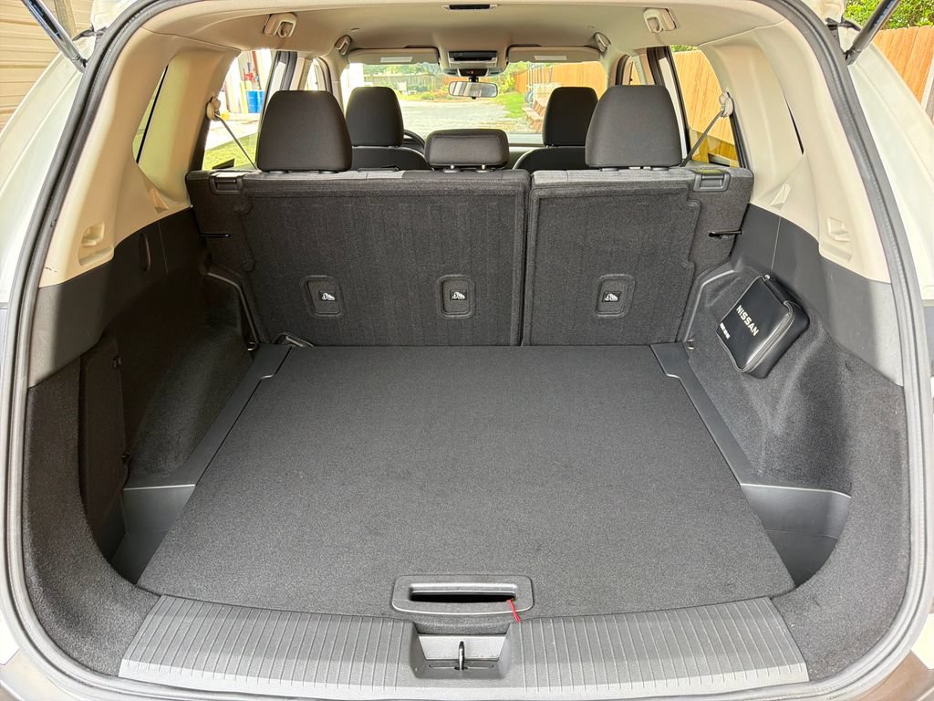 Used 2023 Nissan Rogue SV FWD image 32