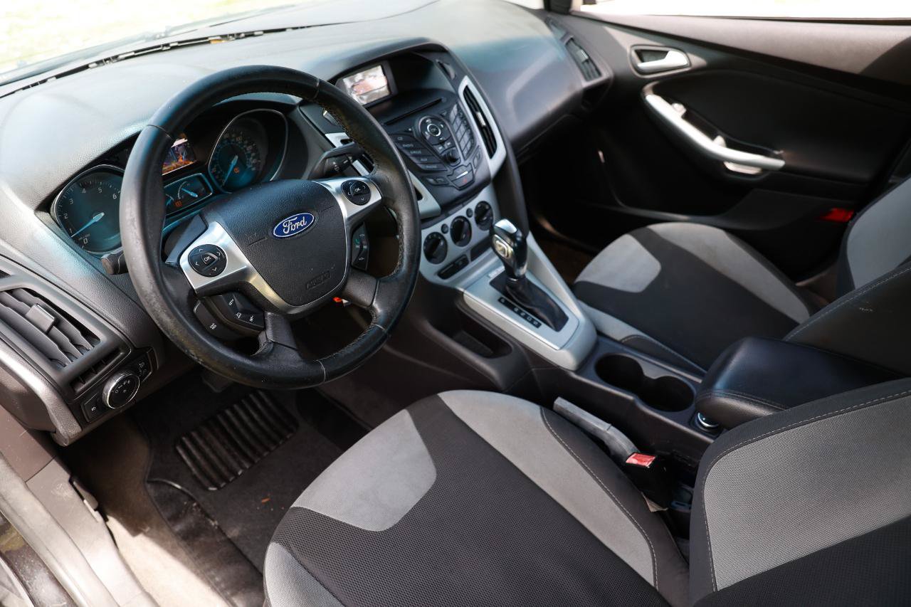 Used 2012 Ford Focus SE FWD image 4