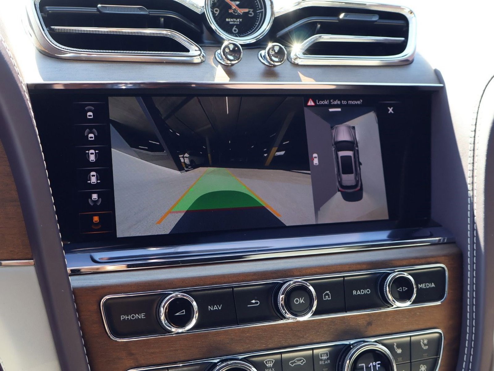 Certified 2023 Bentley Bentayga Extended Wheelbase AWD/4WD image 19