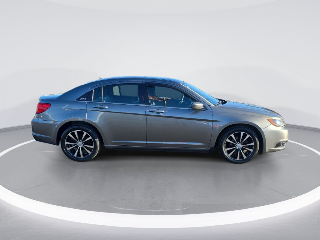 Used 2012 Chrysler 200 S FWD image 2
