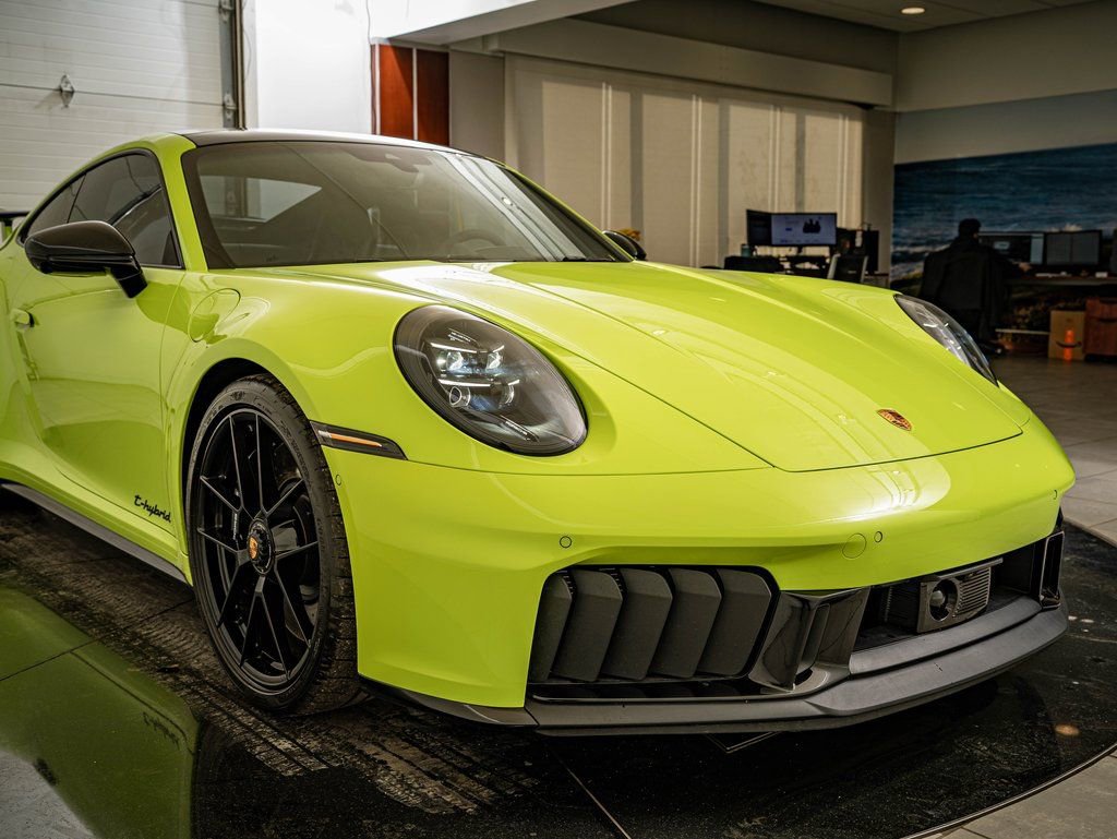 Certified 2025 Porsche 911 Carrera GTS RWD image 18