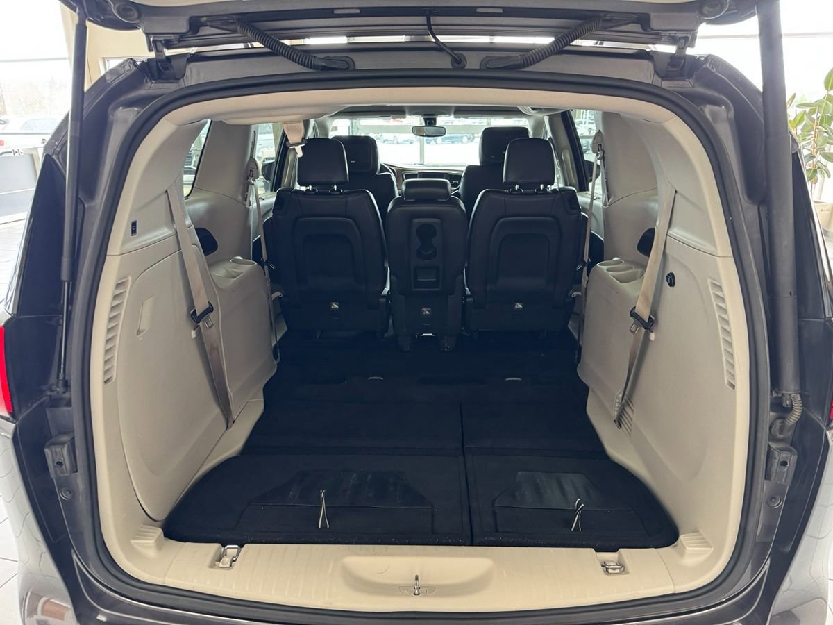 Used 2018 Chrysler Pacifica Touring-L FWD image 51