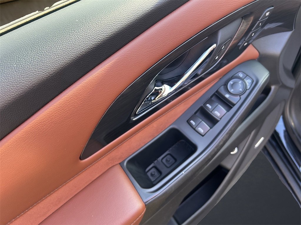 Used 2021 Chevrolet Traverse High Country image 18