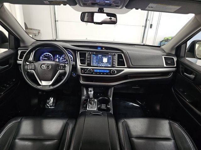 Used 2016 Toyota Highlander XLE AWD/4WD image 32