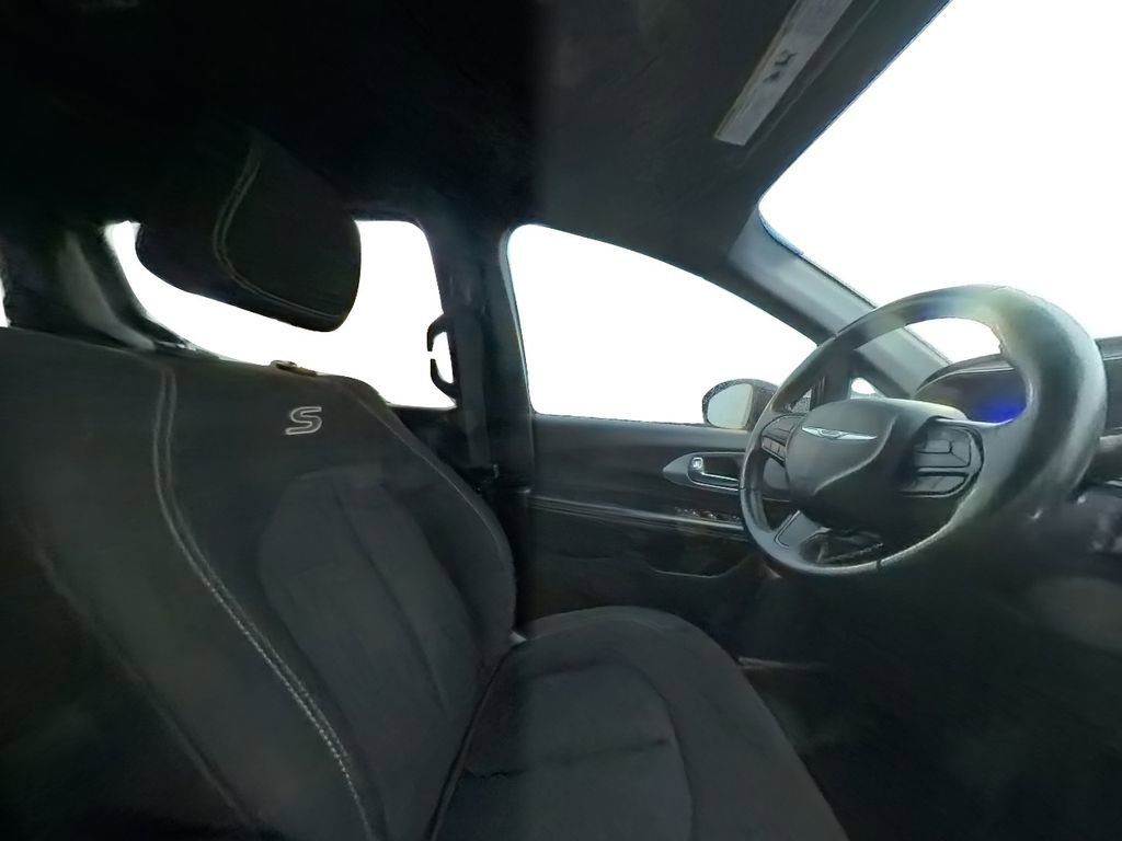 Used 2020 Chrysler Pacifica Touring w/ S Appearance Package image 26