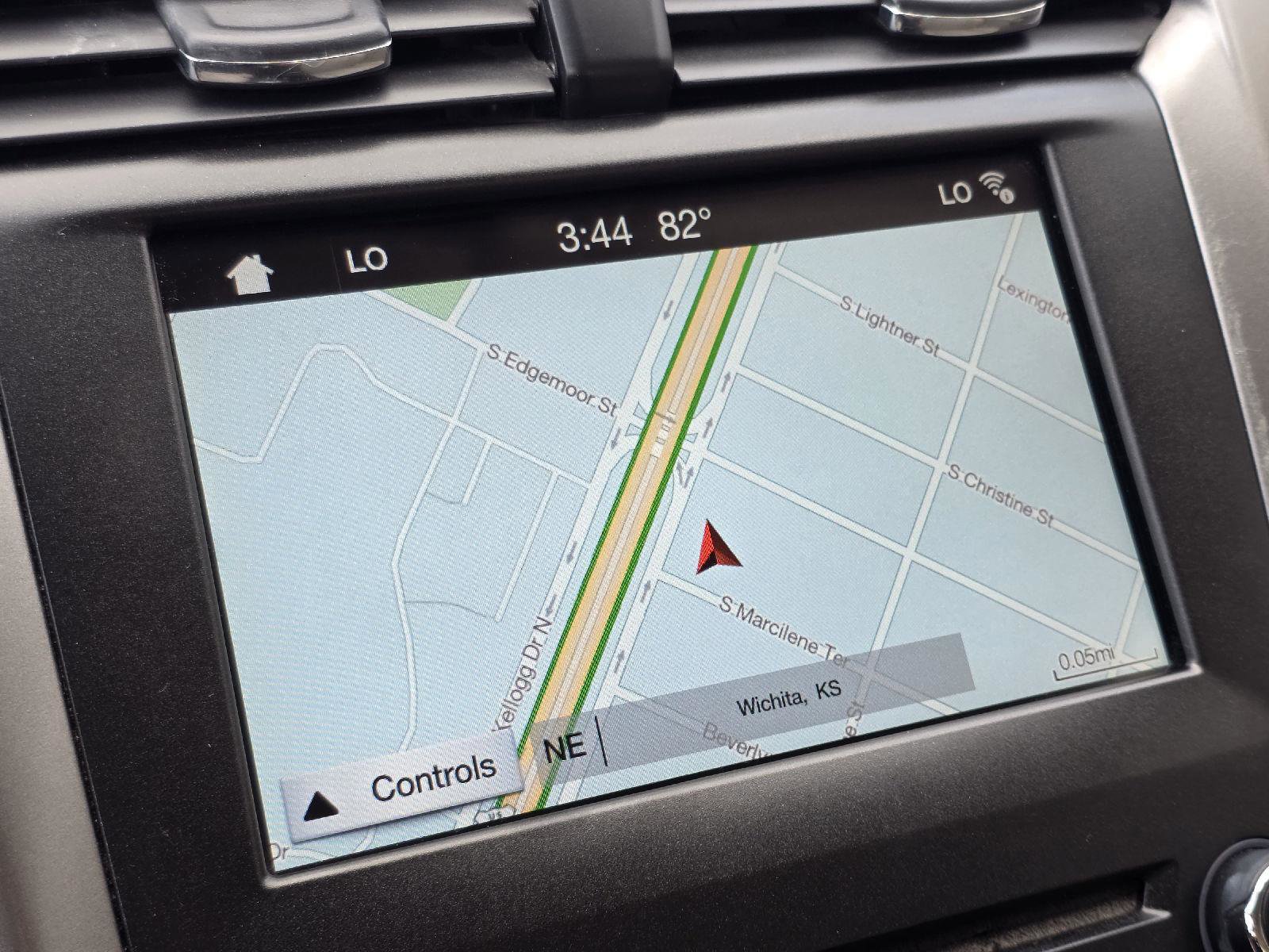 Used 2017 Ford Fusion SE w/ Fusion SE Technology Package image 23