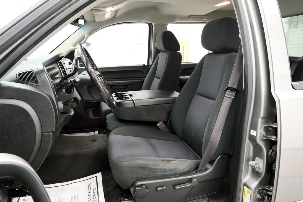 Used 2013 Chevrolet Silverado 2500 LT w/ Interior Plus Package image 13