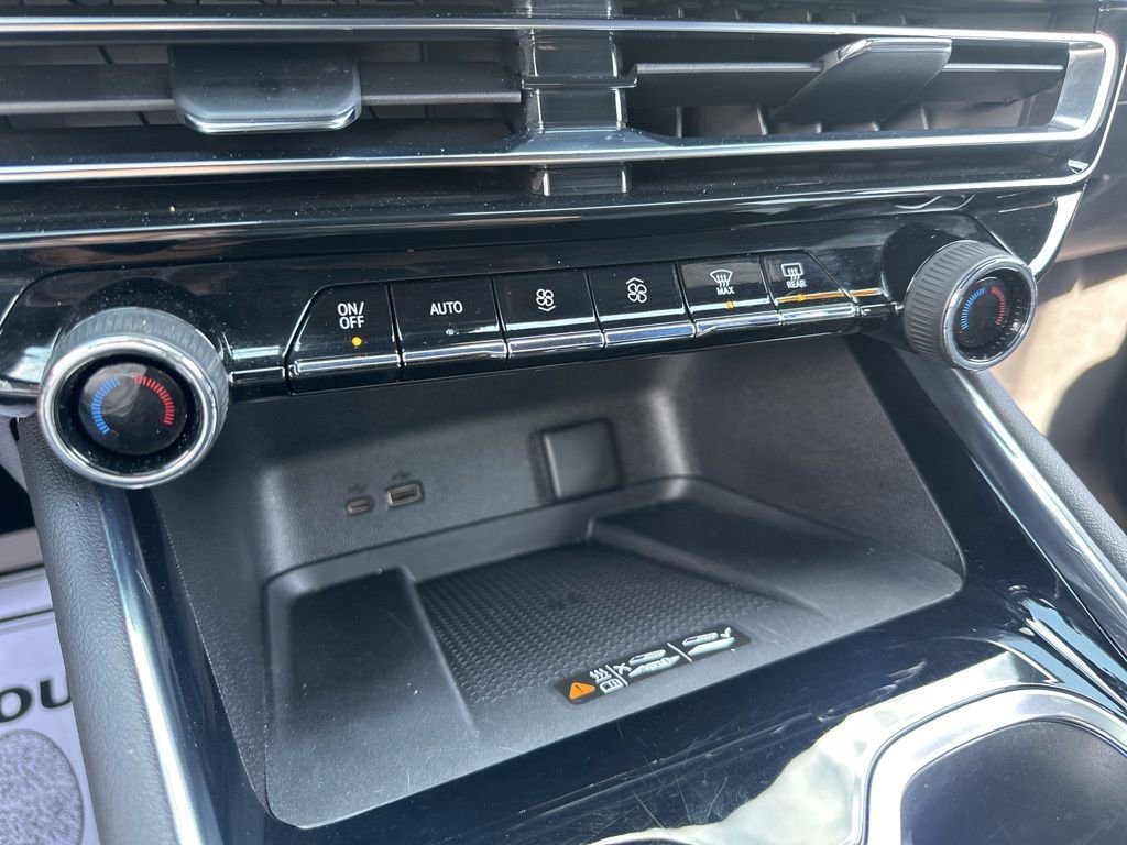 Used 2025 Chevrolet Traverse LT w/ Midnight/Sport Edition image 47