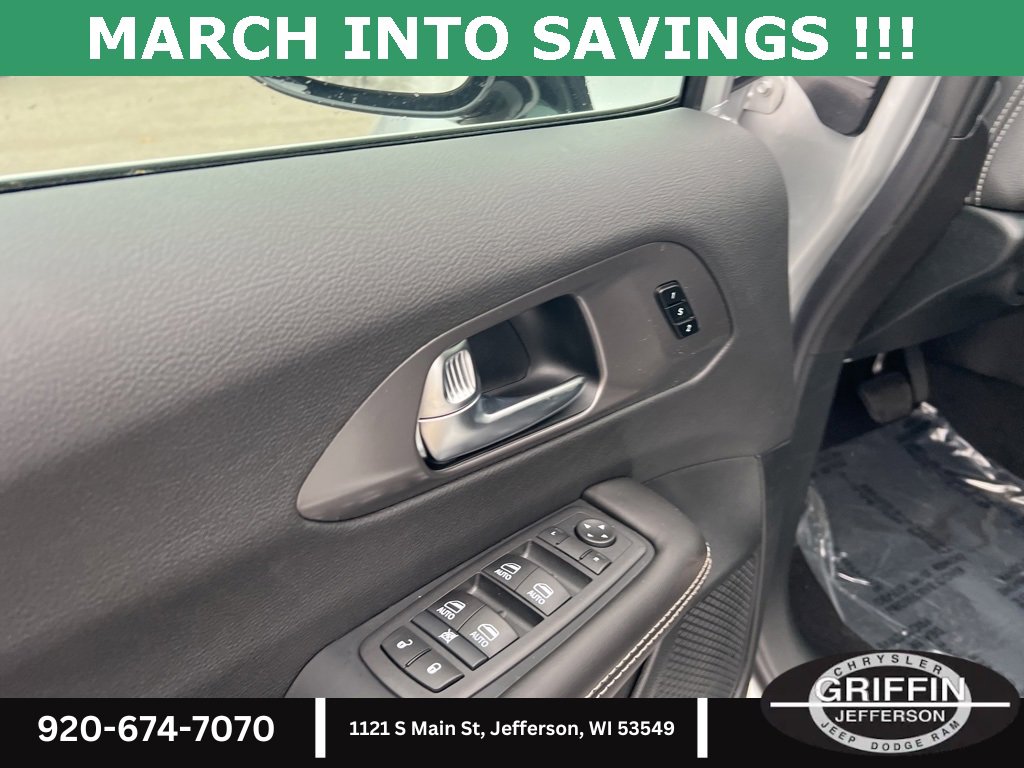 New 2026 Chrysler Pacifica Select image 19