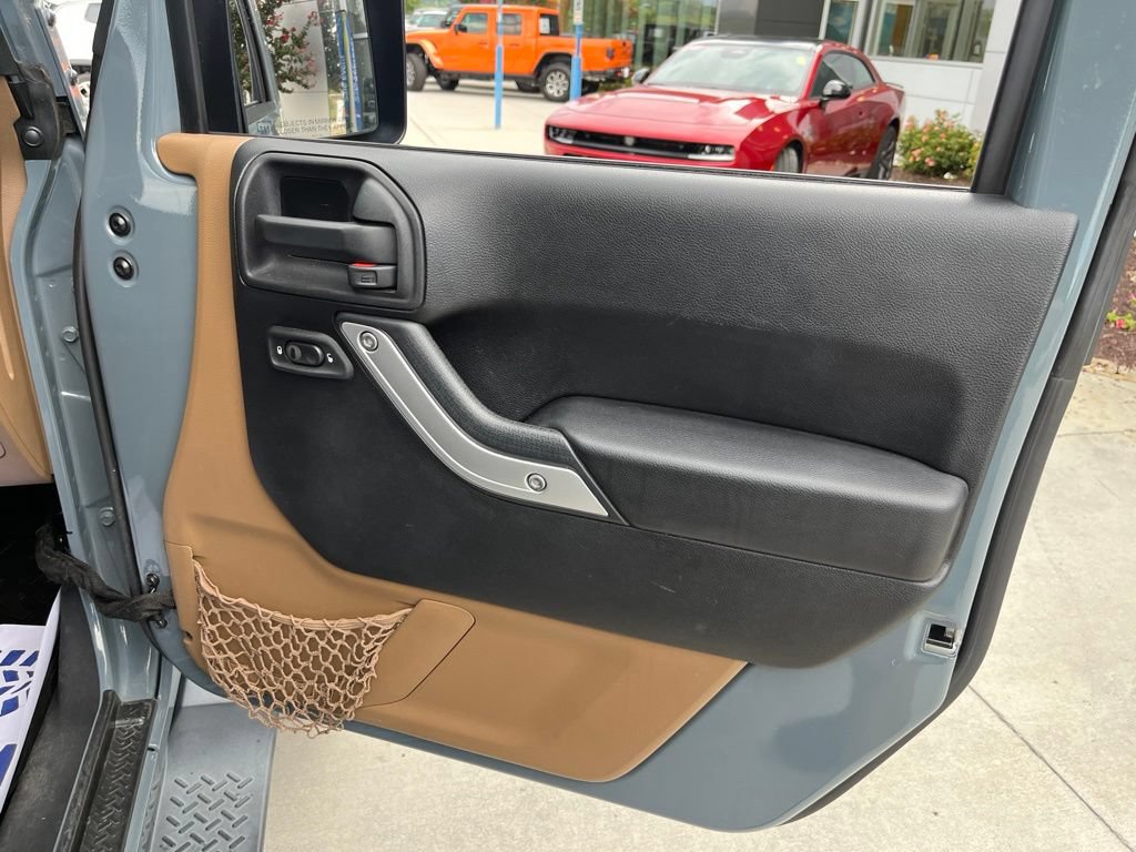 Used 2015 Jeep Wrangler Unlimited Sahara w/ Max Tow Package AWD/4WD image 27