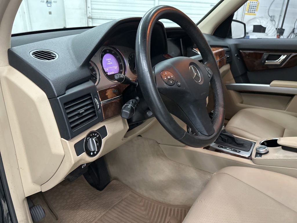 Used 2010 Mercedes-Benz GLK 350 4MATIC image 9