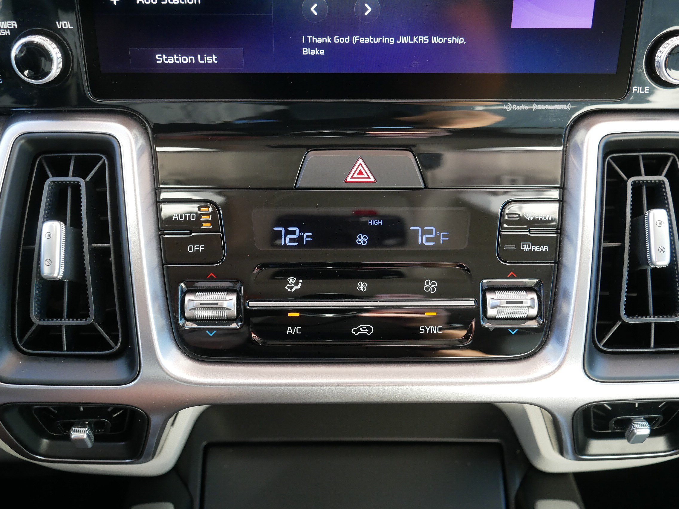 Used 2022 Kia Sorento S w/ Panoramic Sunroof Package AWD/4WD image 23