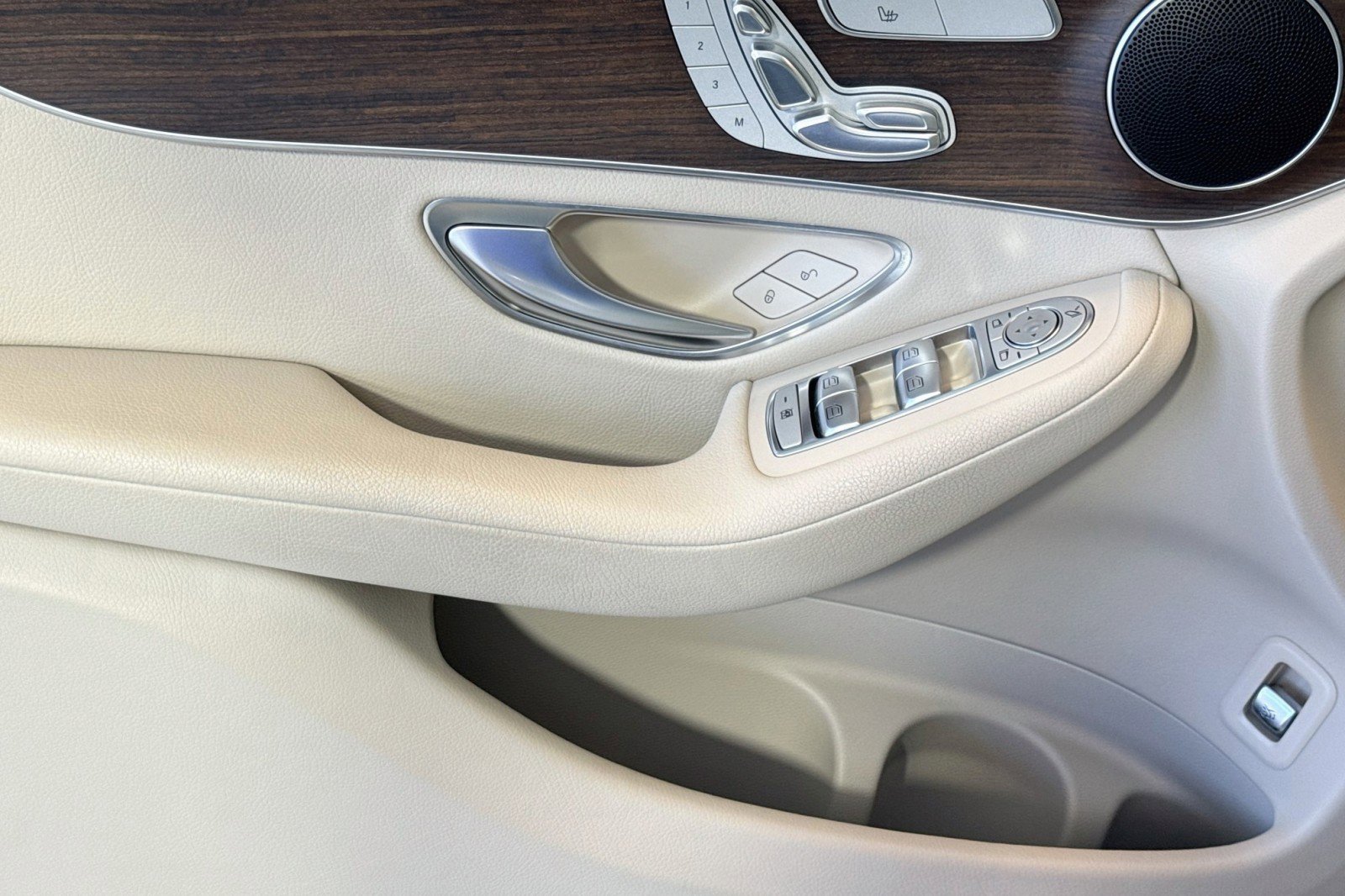 Certified 2022 Mercedes-Benz GLC 300 image 17