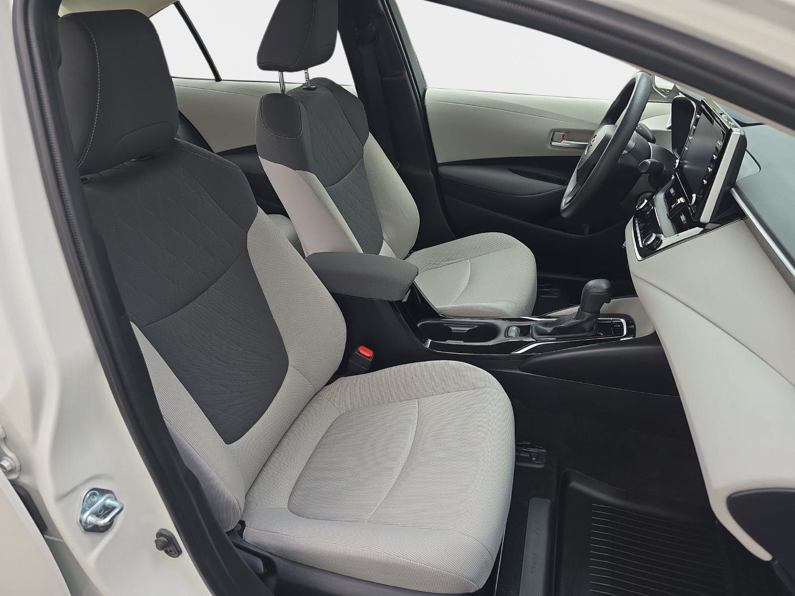Used 2021 Toyota Corolla LE FWD image 12
