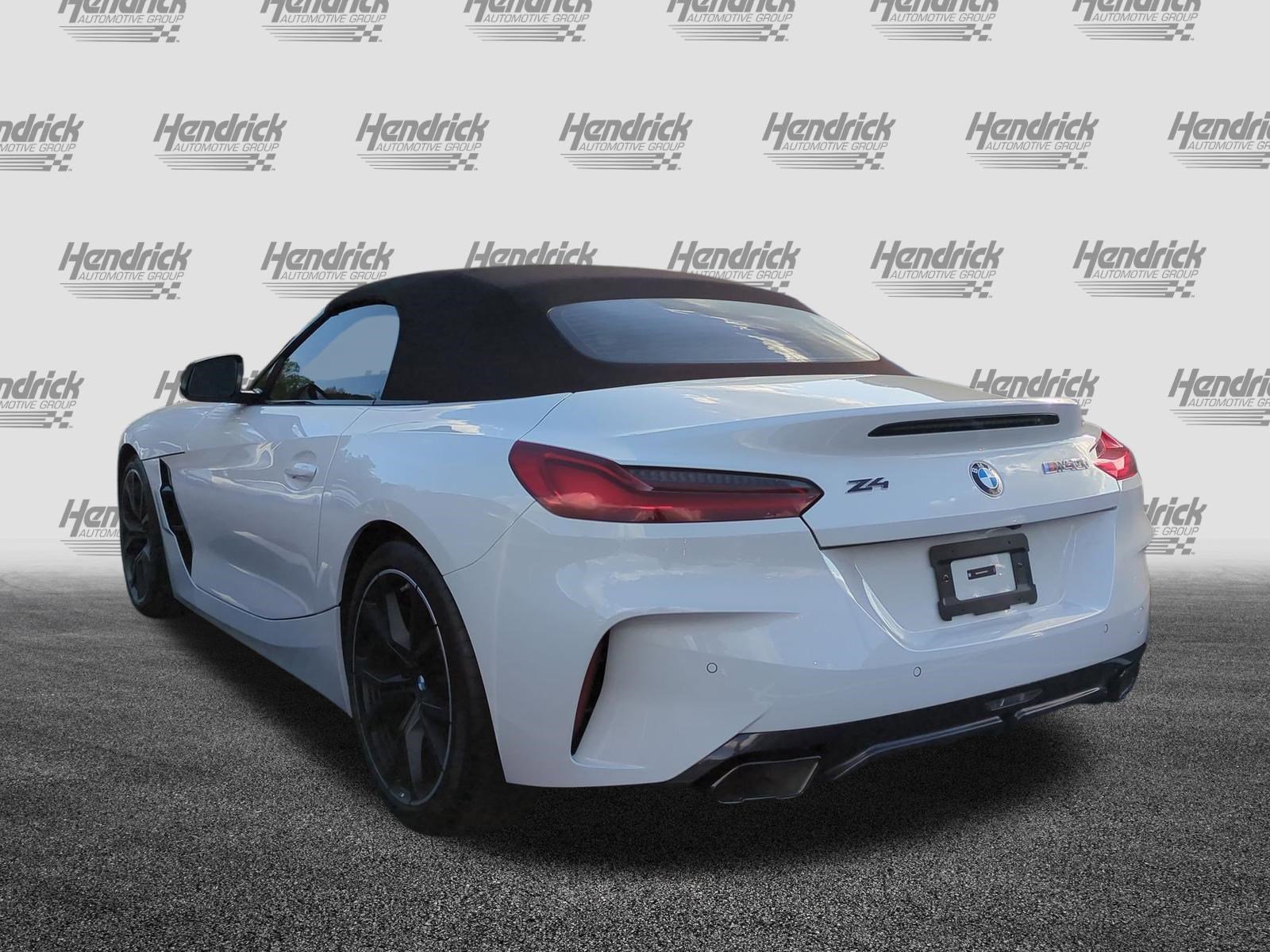 Used 2026 BMW Z4 M40i w/ Shadowloine Package image 8