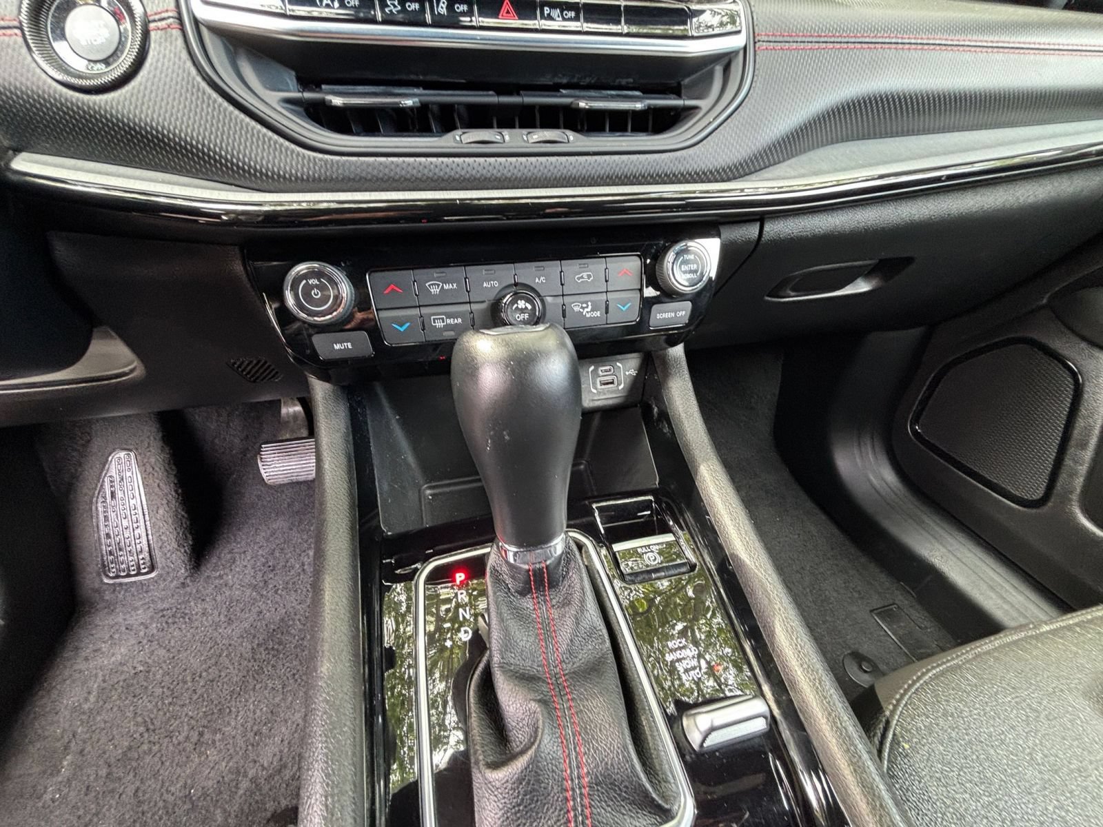 Used 2025 Jeep Compass Trailhawk AWD/4WD image 35