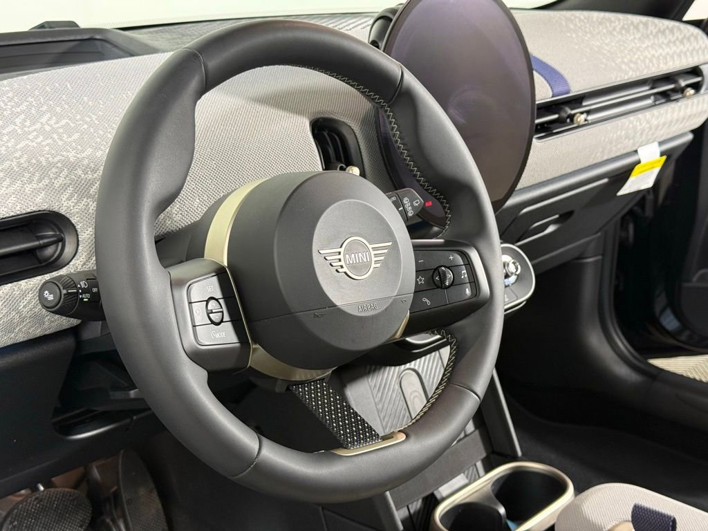 Used 2025 MINI Cooper 2-Door Hardtop FWD image 13