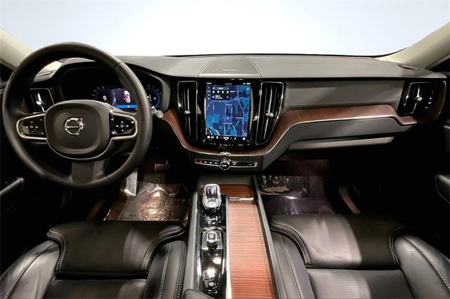 Certified 2023 Volvo XC60 B5 Ultimate w/ Climate Package image 17