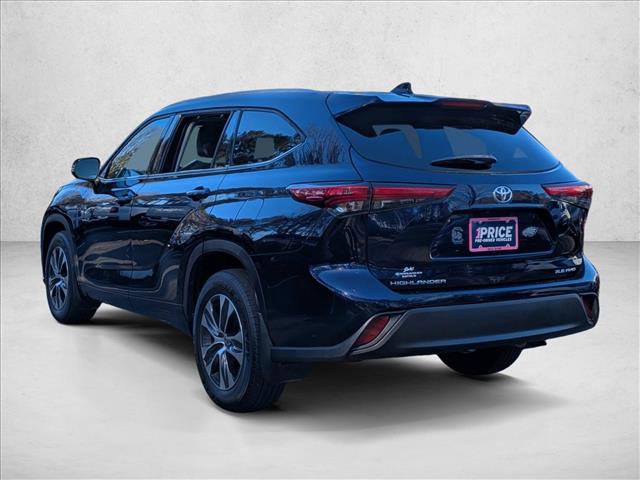 Used 2021 Toyota Highlander XLE image 6