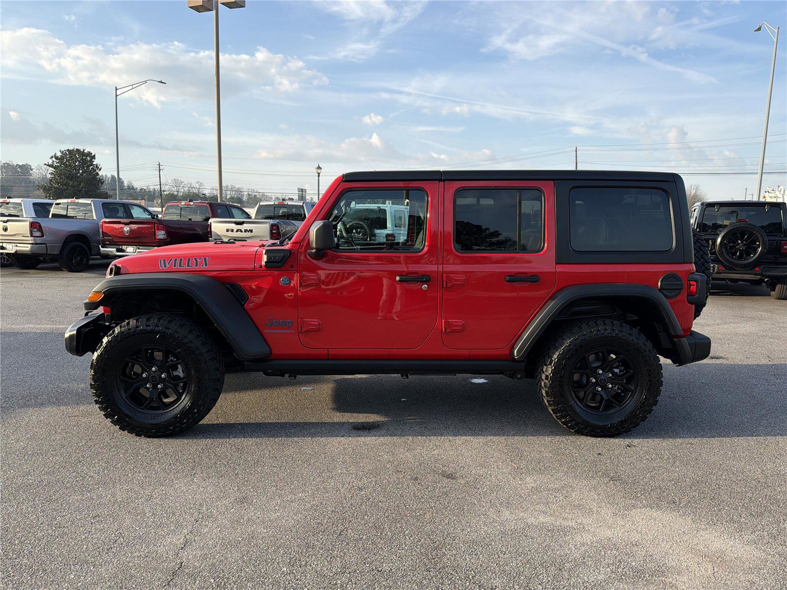 Used 2025 Jeep Wrangler Willys image 8