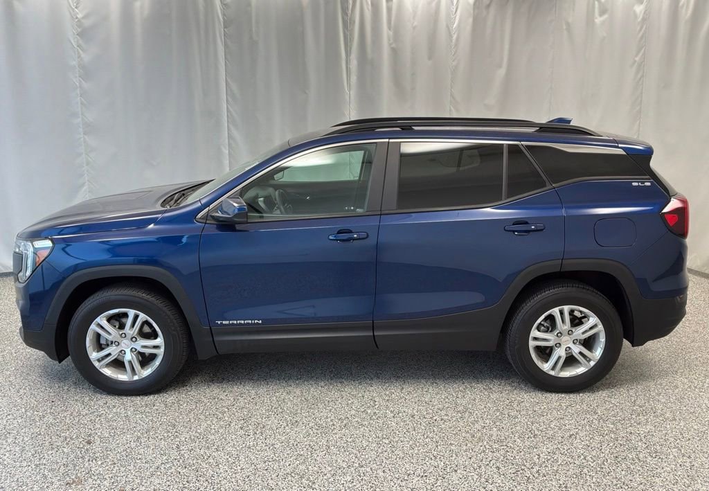 Used 2022 GMC Terrain SLE w/ Driver Convenience Package AWD/4WD image 5