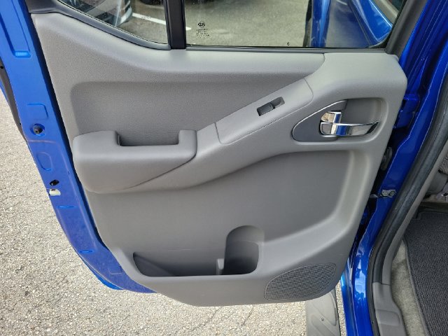 Used 2014 Nissan Frontier SV w/ SV Value Truck Package RWD image 10