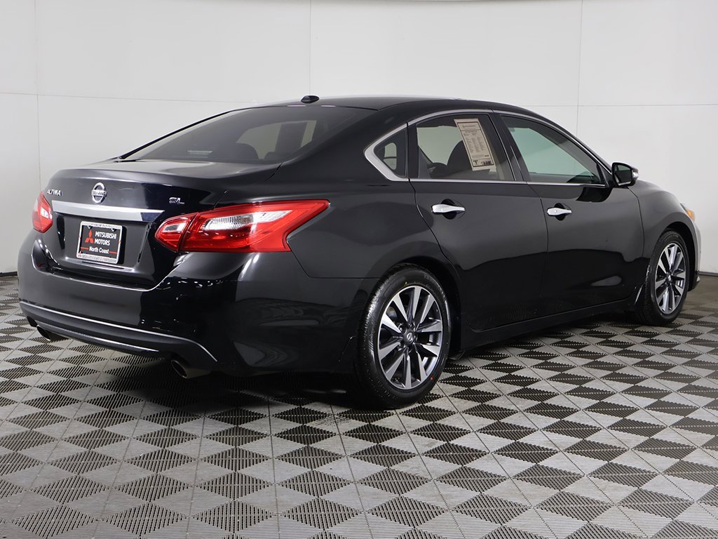 Used 2017 Nissan Altima 2.5 SL w/ Moonroof Package image 10