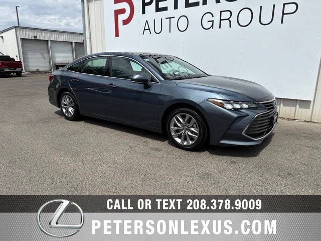 Used 2022 Toyota Avalon XLE w/ Moonroof Package FWD image 2