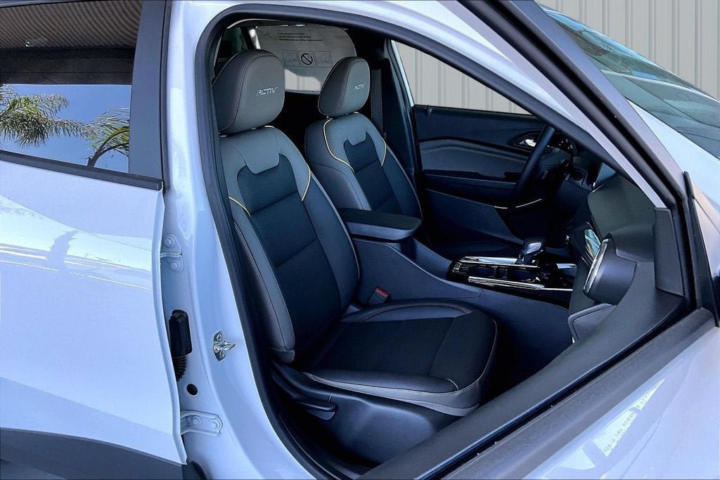 New 2026 Chevrolet Trax ACTIV w/ Sunroof Package FWD image 5