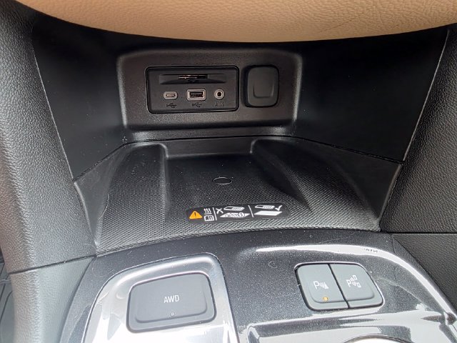 Used 2023 Chevrolet Equinox Premier AWD/4WD image 32