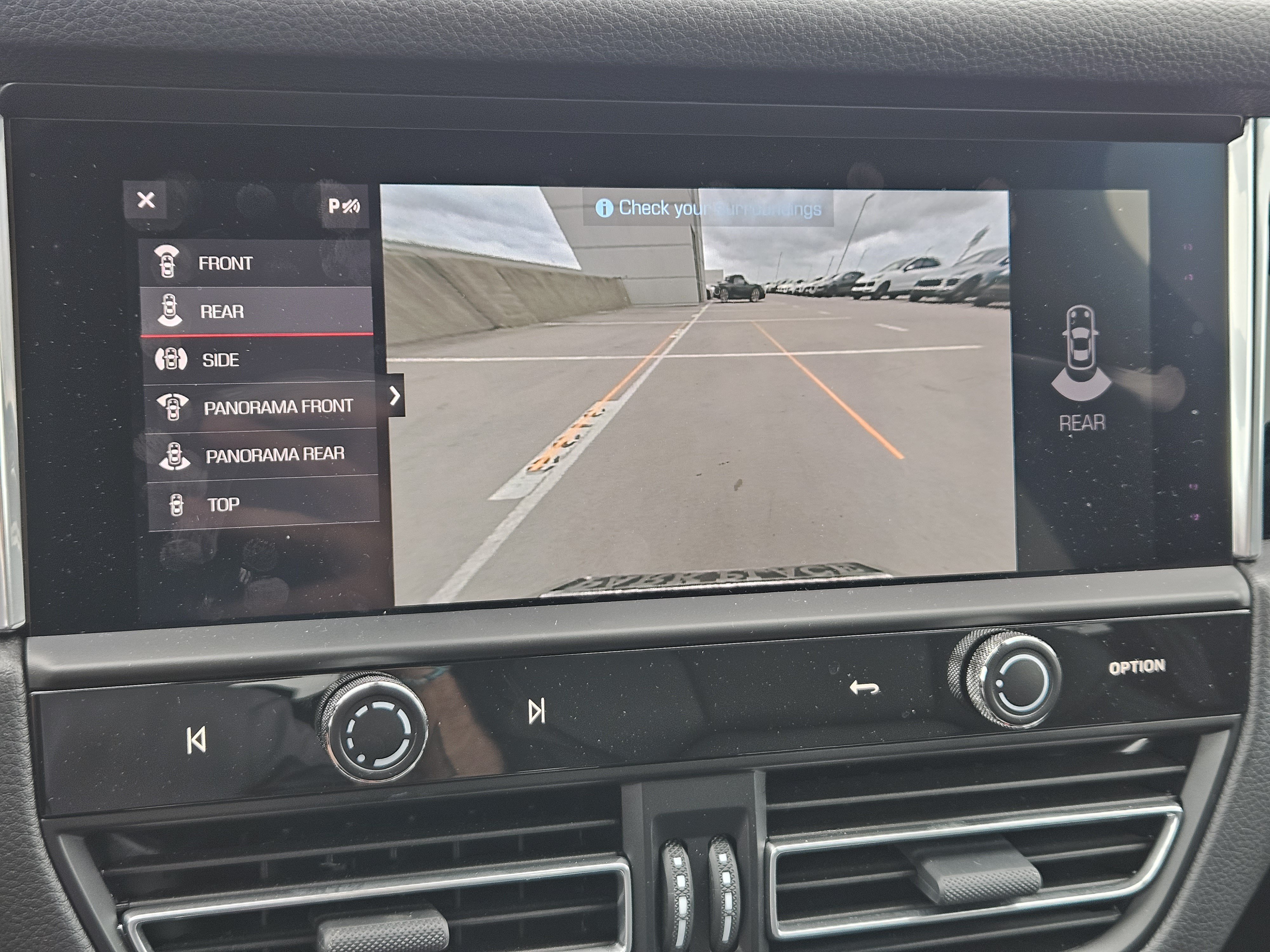 Certified 2026 Porsche Macan AWD/4WD image 18