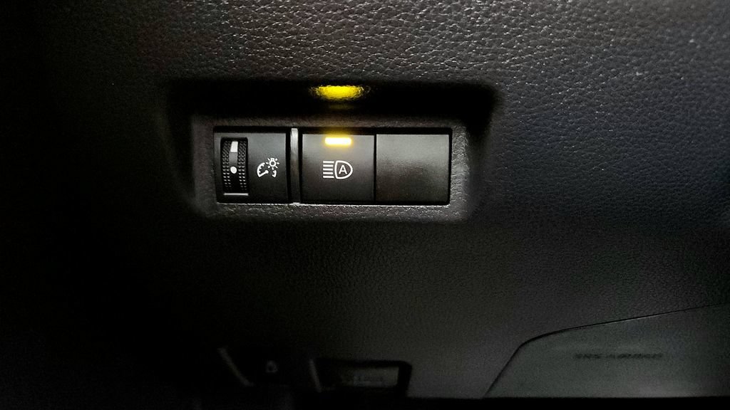 Certified 2025 Toyota RAV4 XLE AWD/4WD image 32