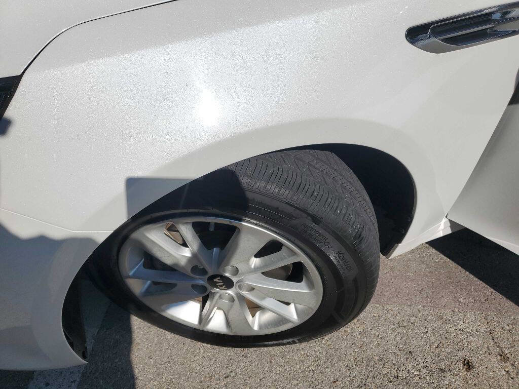 Used 2018 Kia Optima LX w/ Convenience Package image 2