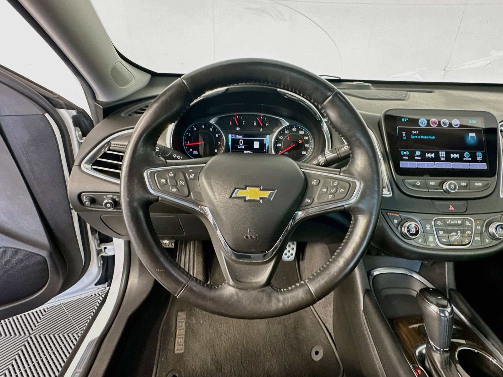 Used 2017 Chevrolet Malibu Premier w/ Premier Sun and Wheel Package FWD image 11