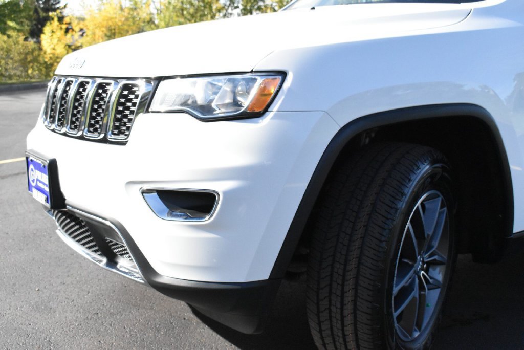 Used 2017 Jeep Grand Cherokee Limited w/ Trailer Tow Group IV AWD/4WD image 12