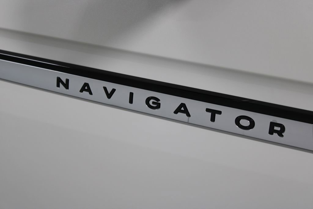 New 2026 Lincoln Navigator Premier AWD/4WD image 11