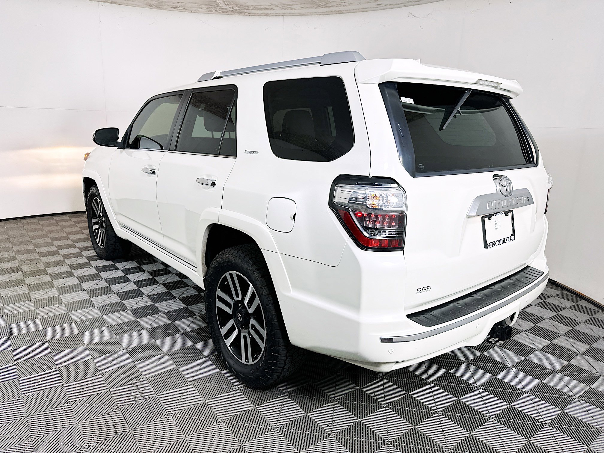 Used 2020 Toyota 4Runner Limited AWD/4WD image 5