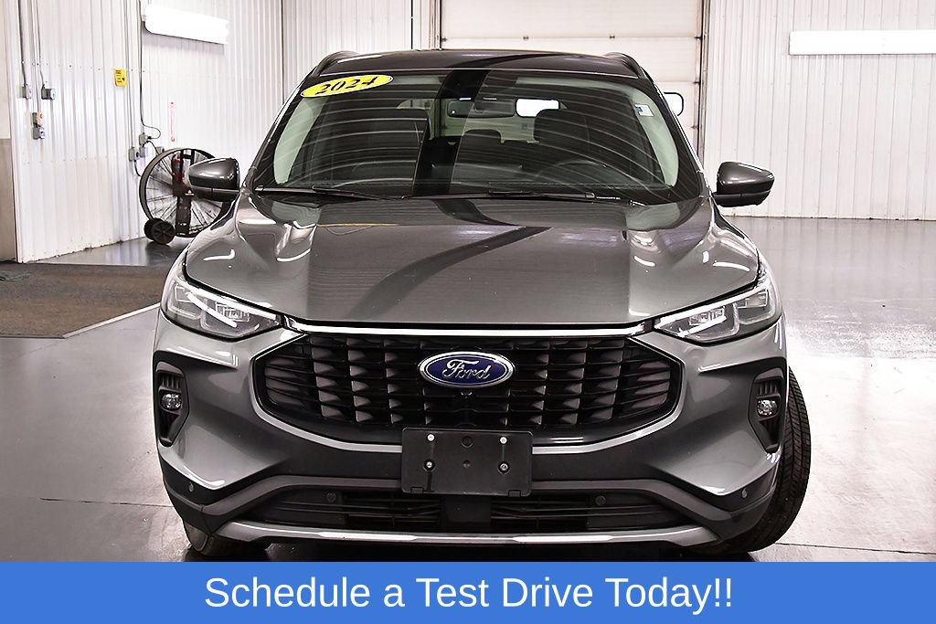 Used 2024 Ford Escape Platinum AWD/4WD image 2