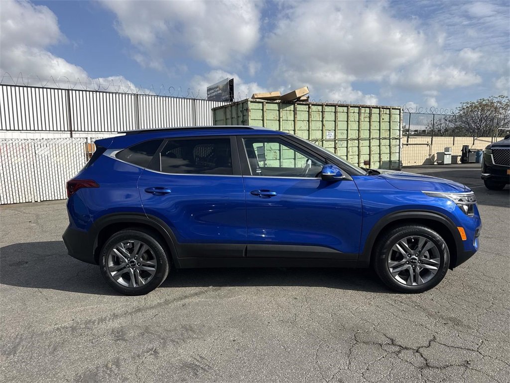 Used 2023 Kia Seltos S w/ Navigation Package image 2