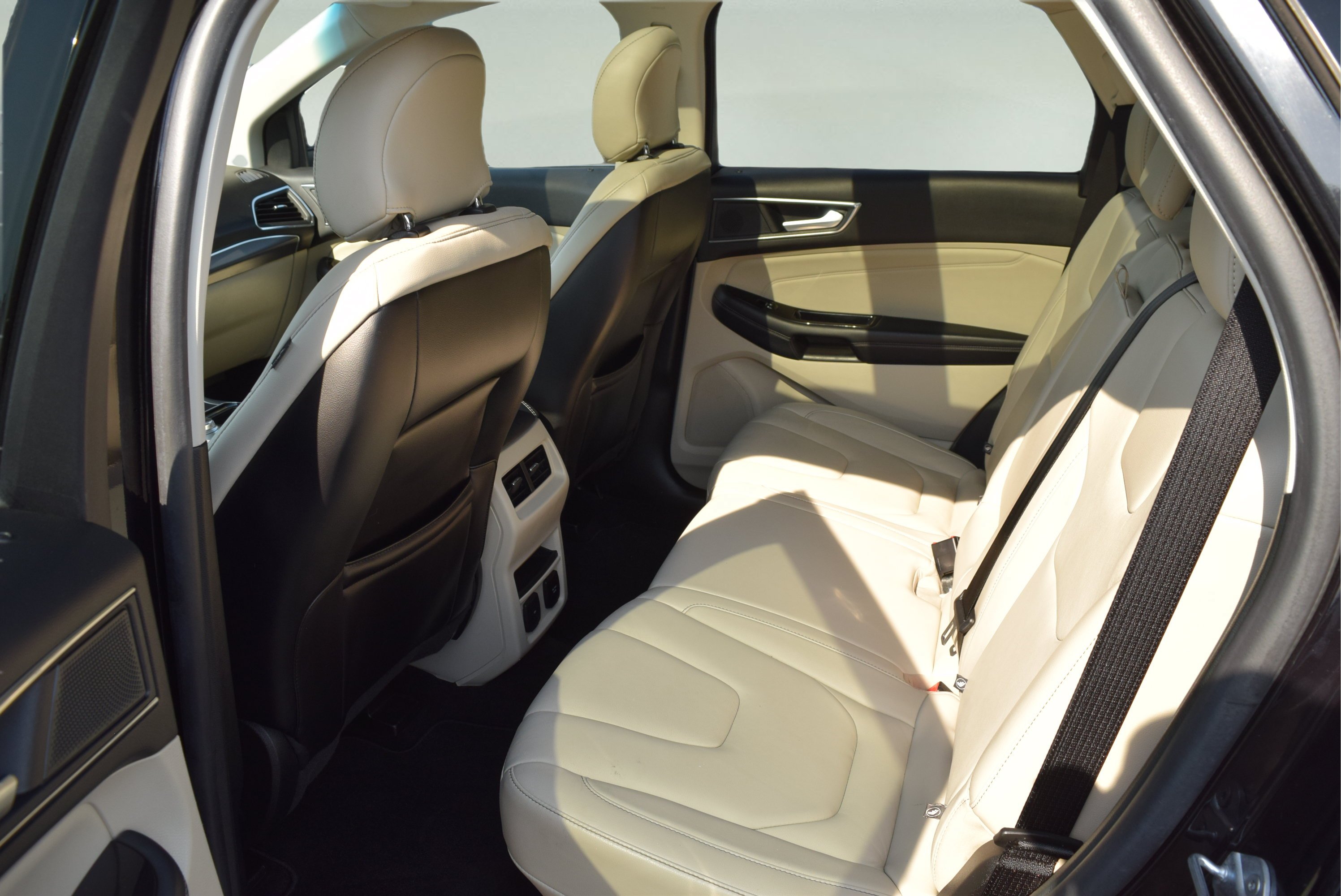 Used 2019 Ford Edge Titanium w/ Cold Weather Package AWD/4WD image 8