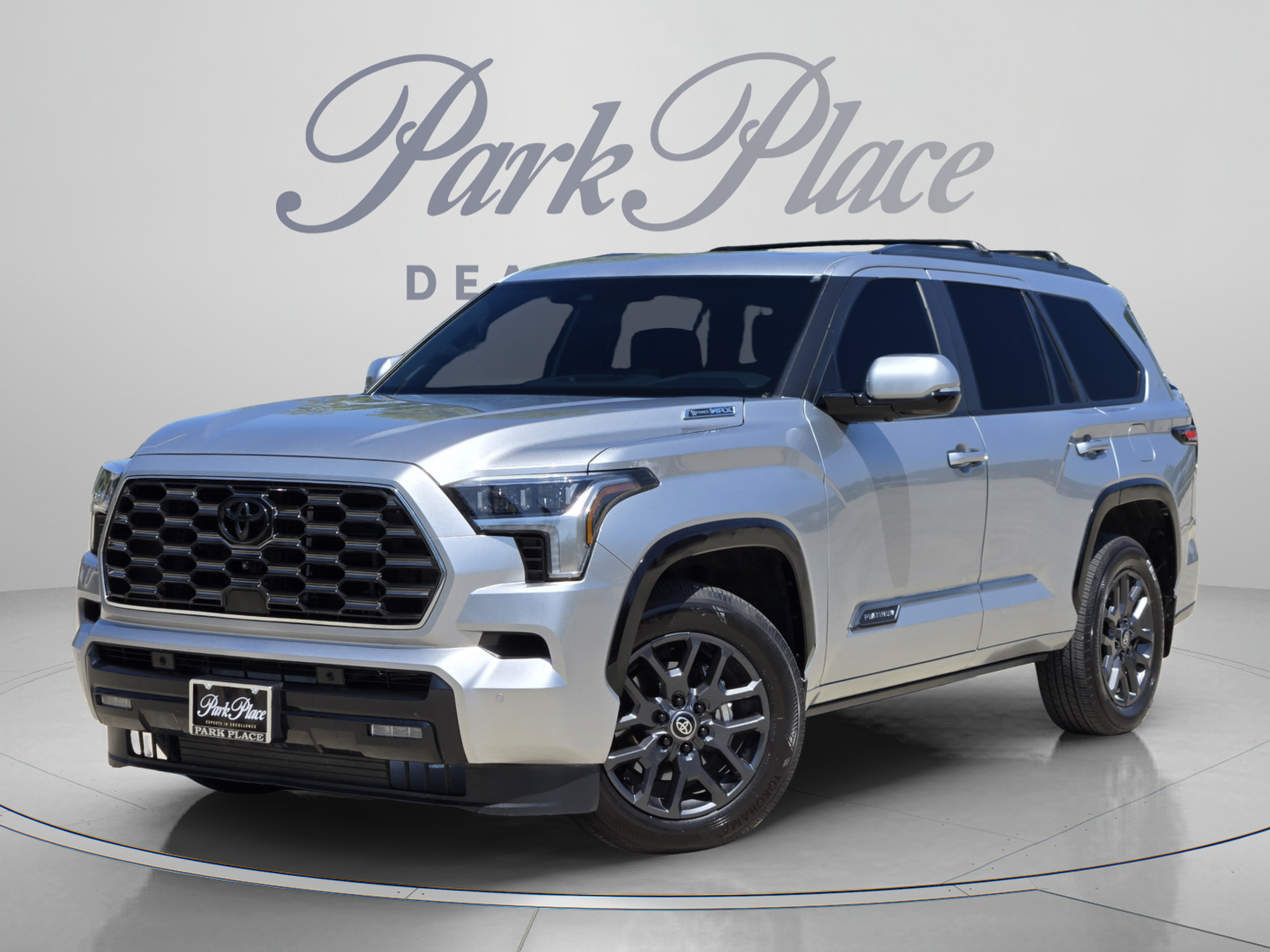 Used 2025 Toyota Sequoia Platinum AWD/4WD image 1