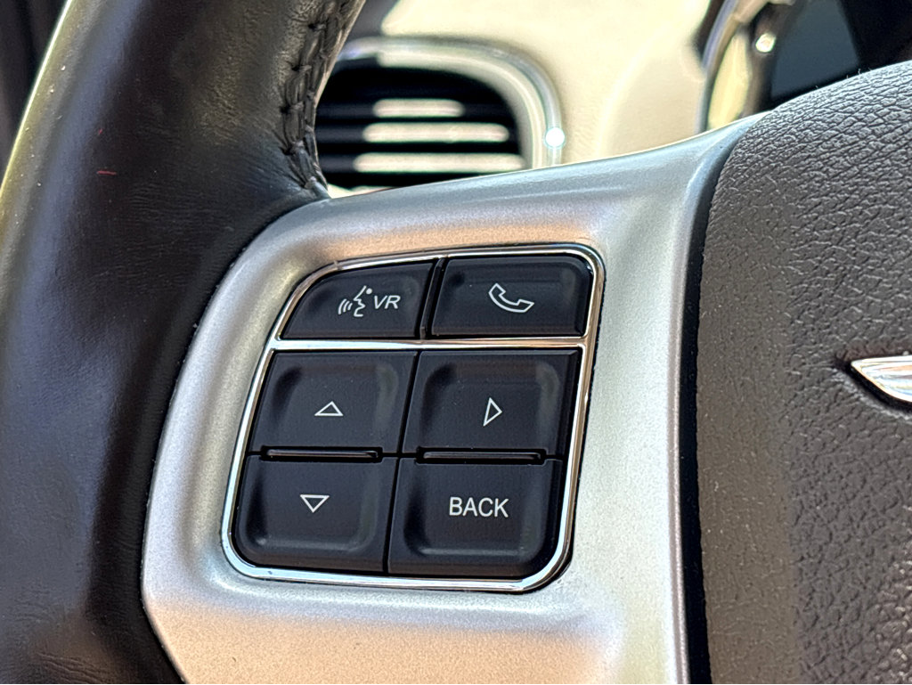 Used 2015 Chrysler Town & Country Touring w/ Driver Convenience Group FWD image 12