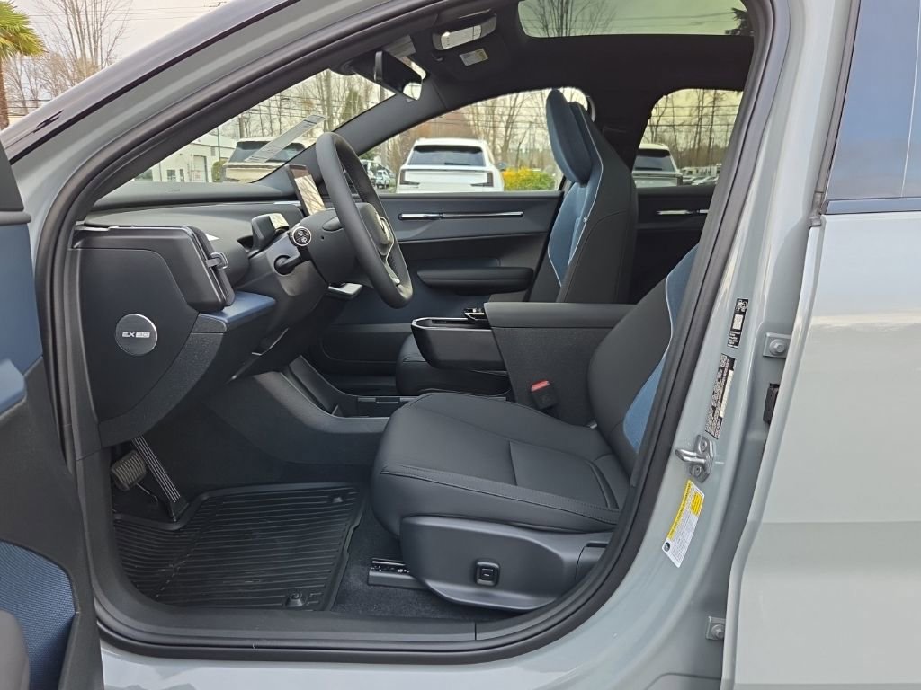 New 2025 Volvo EX30 Plus w/ Protection Package Premier image 4