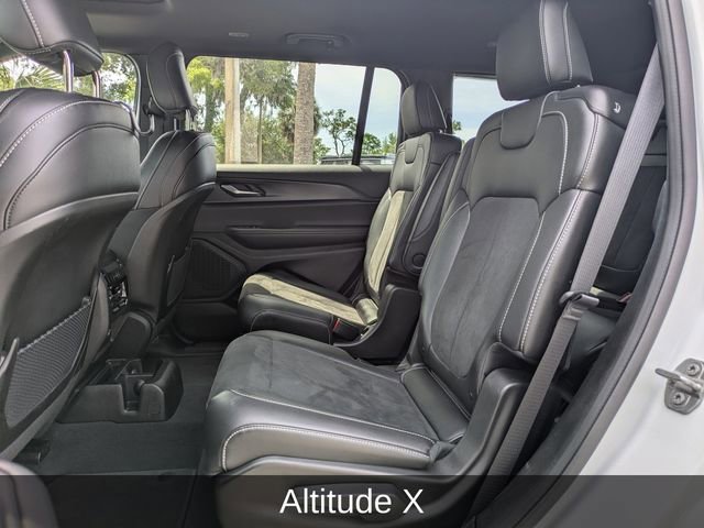 Used 2024 Jeep Grand Cherokee L Altitude AWD/4WD image 16