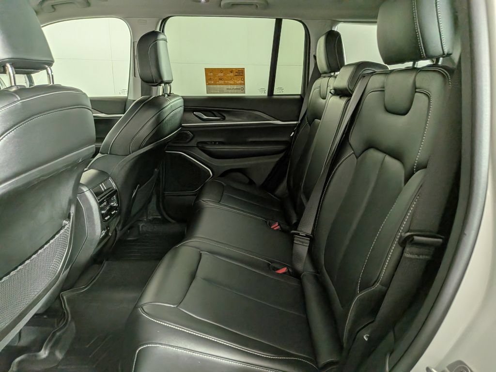 Certified 2023 Jeep Grand Cherokee Limited AWD/4WD image 31