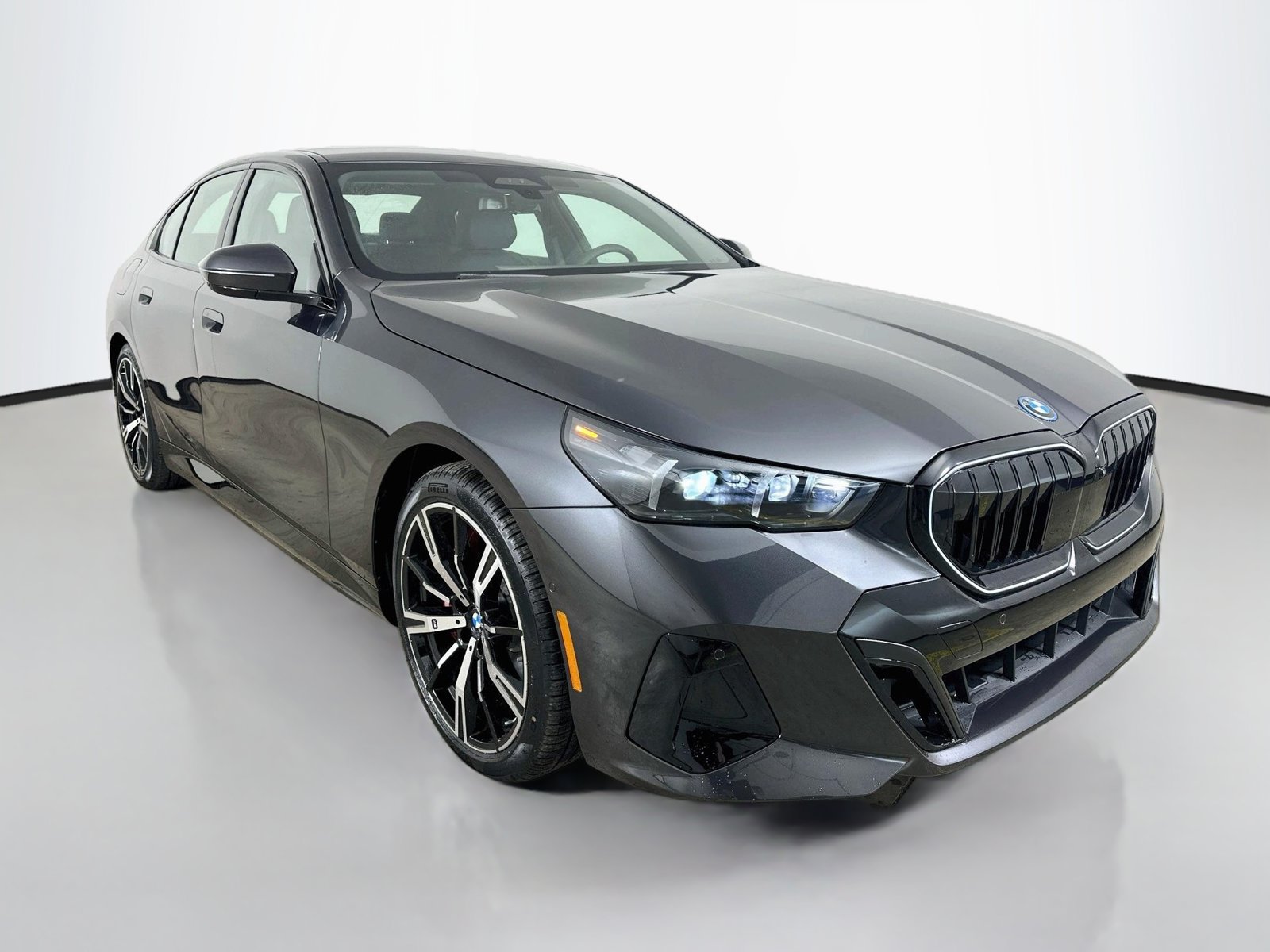 New 2027 BMW 550e xDrive AWD/4WD image 3
