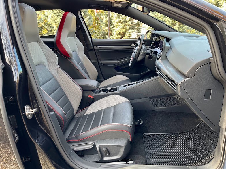 Used 2022 Volkswagen GTI SE w/ SE Leather Package image 40