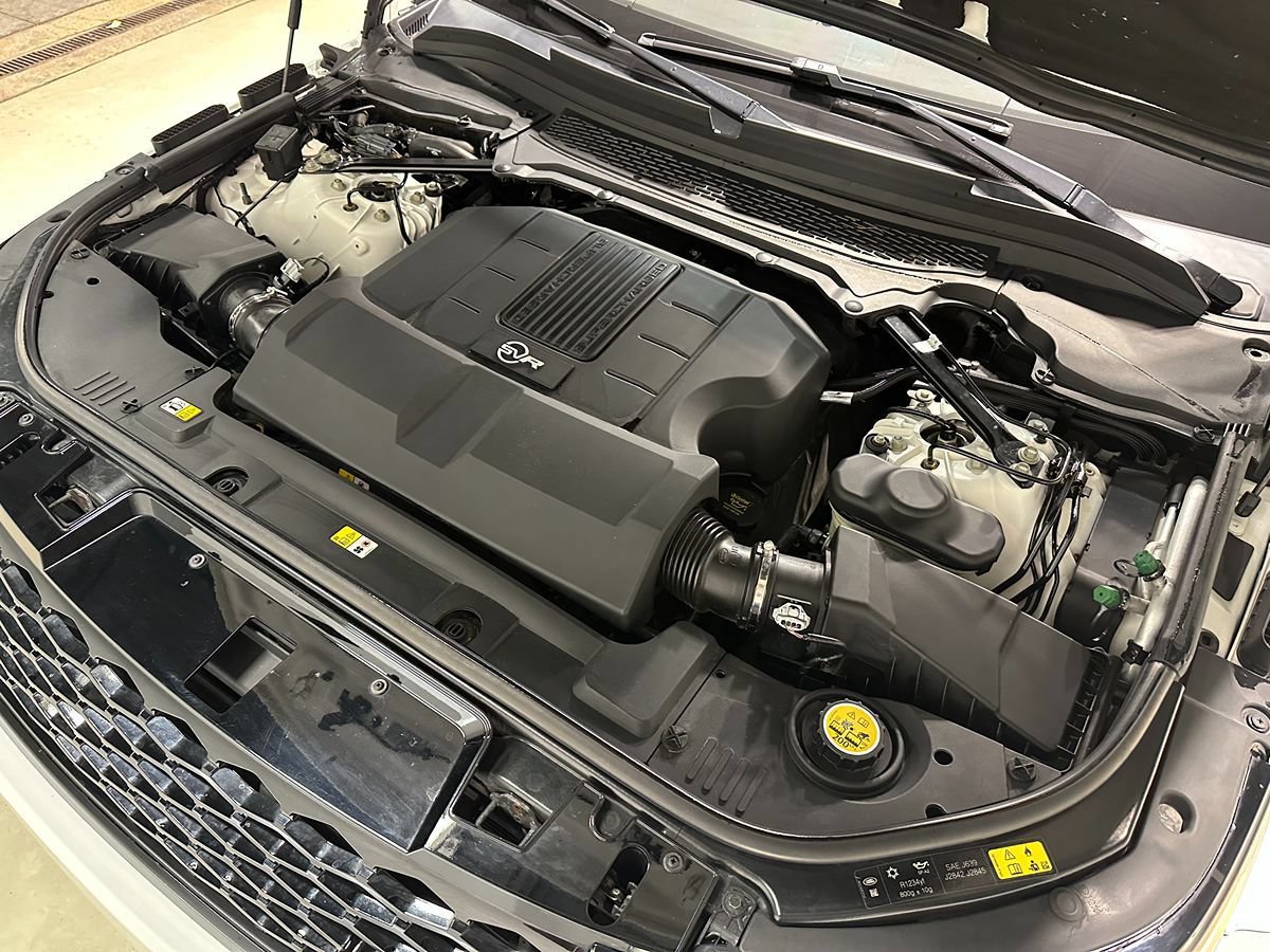Used 2017 Land Rover Range Rover Sport SVR AWD/4WD image 4
