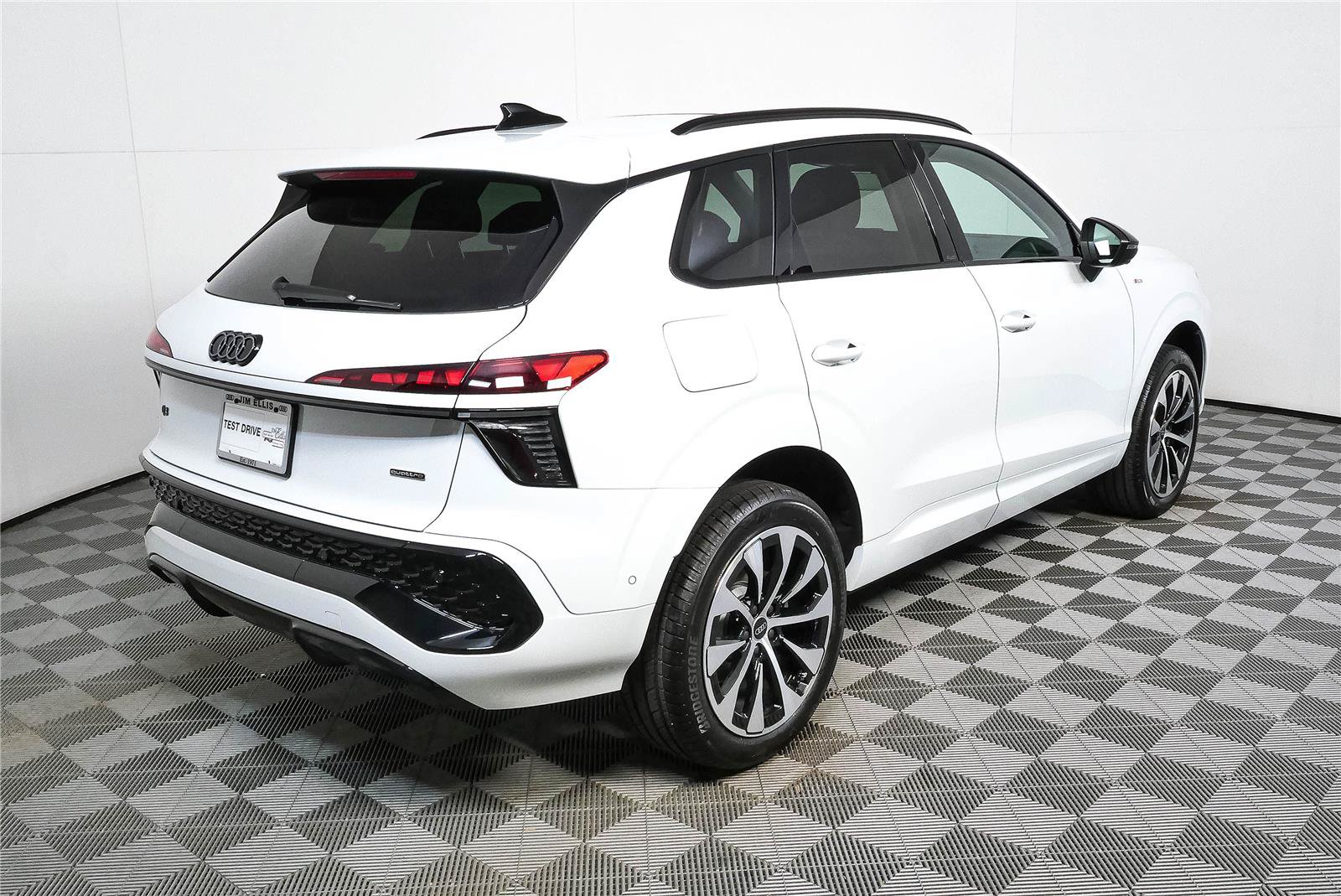 New 2026 Audi Q3 quattro 2.0T AWD/4WD image 3